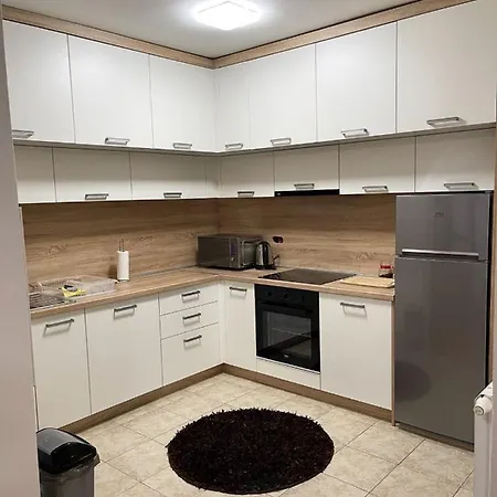 Erna Apartment *